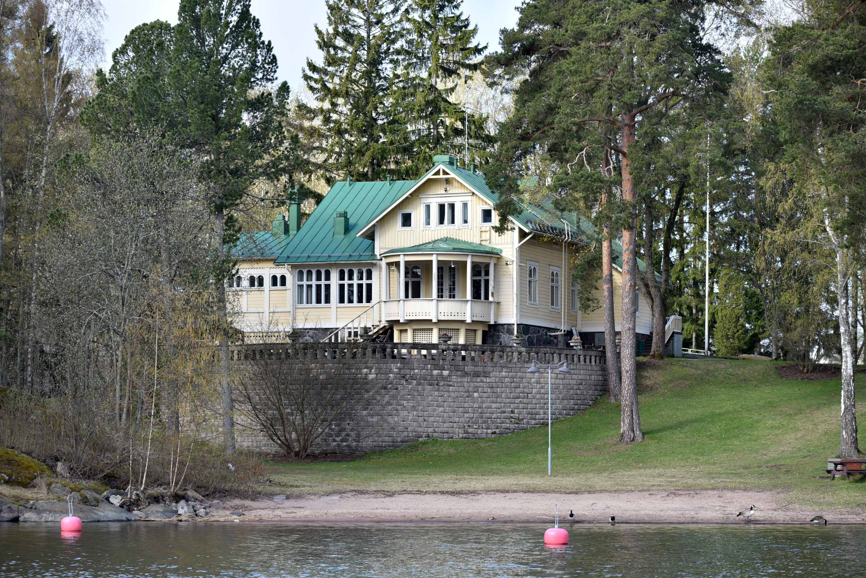 Kuva: Huvila Humleudd (nro 37) Laajasalossa. Nykyisin Laajaranta.